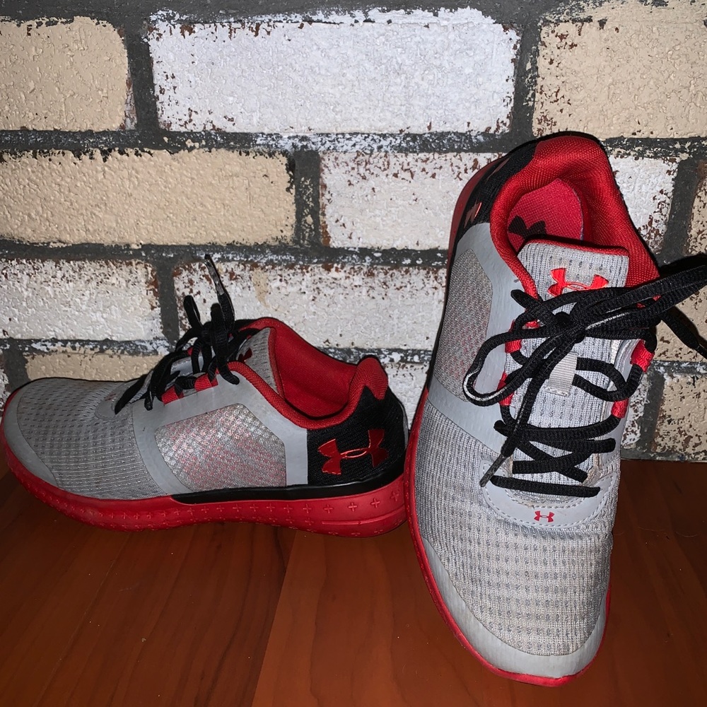 LIKE NEW Under Armour Sneakers